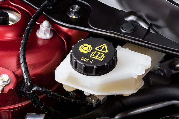 What are the Signs of Low Brake Fluid? 